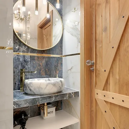 & Park Penthouse By Downtown Daire *